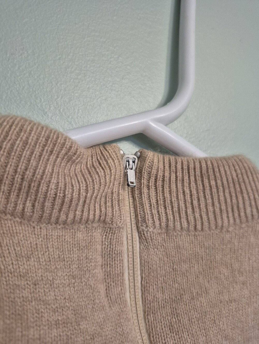 Port Of Call Women's Vintage Quiet Luxury Tan Cashmere Sweater Size Medium - Picture 7 of 7